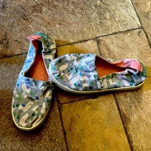 Size 2 girls limited edition llama Tom's just washed and great condition